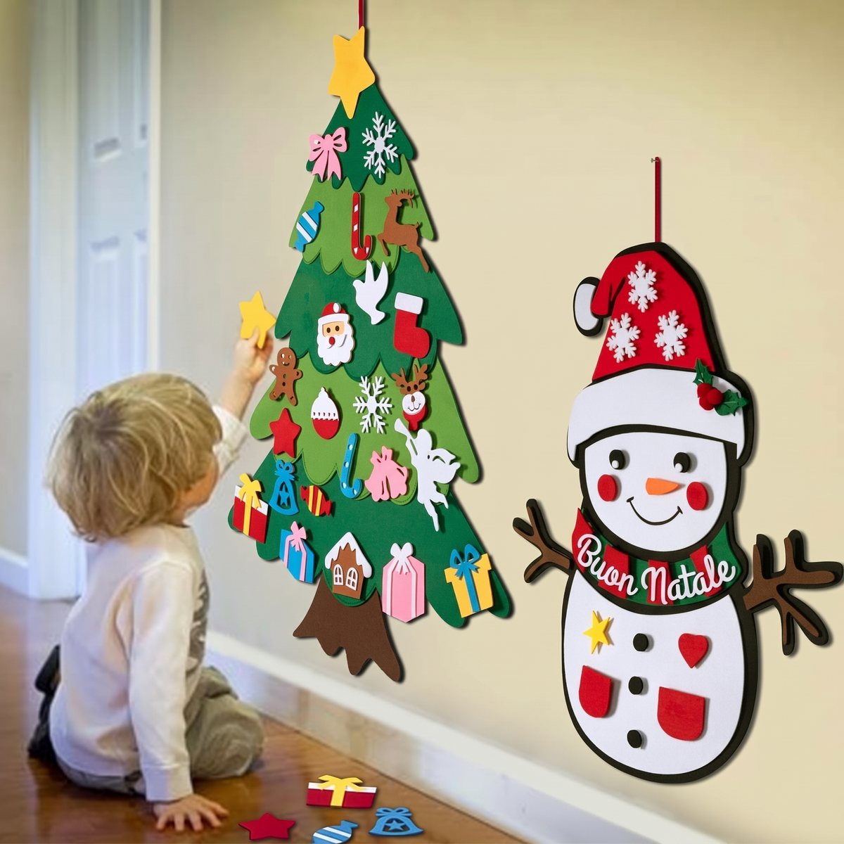 Bimbo decora l'albero e il pupazzo